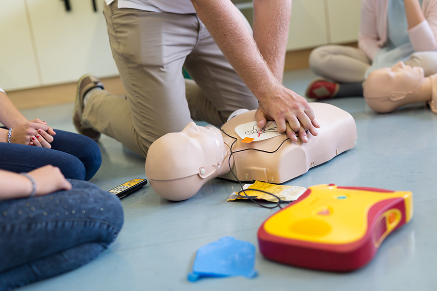 People training in Cardiac First Response (CFR)